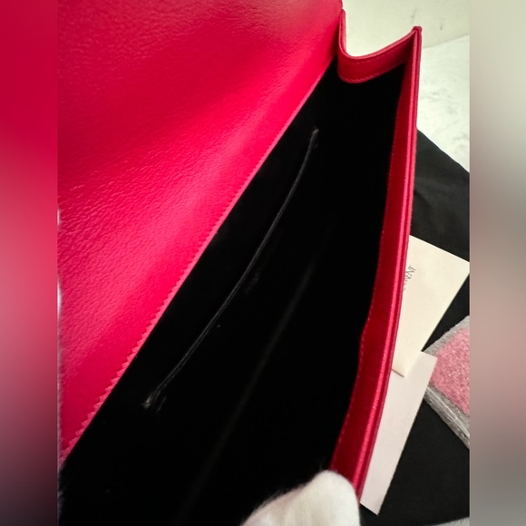 YSL clutch
Saint Laurent
Belle de Jour Clutch Leather Large (like new) - Picture 12 of 13